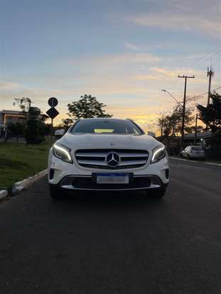 MERCEDES-BENZ-GLA 200-2017