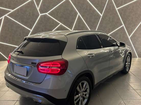 MERCEDES-BENZ-GLA 200-1.6 CGI ADVANCE 16V TURBO GASOLINA 4P AUTOMÁTICO MERCEDES-BENZ-GLA 200-2015