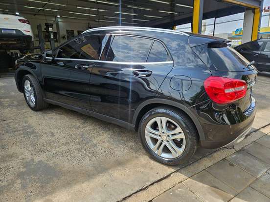 MERCEDES-BENZ-GLA 200-2016
