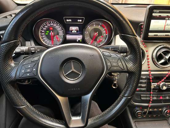 MERCEDES-BENZ-GLA 200-2015