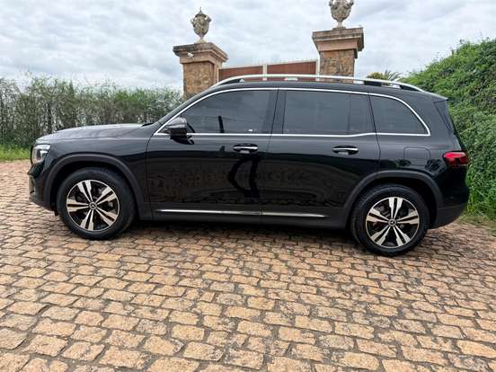 MERCEDES-BENZ-GLB 200-2021