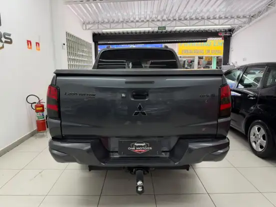 MITSUBISHI-L200 TRITON-2.4 16V TURBO DIESEL SPORT HPE-S CD 4P 4X4 AUTOMÁTICO MITSUBISHI-L200 TRITON-2019
