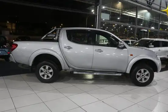 MITSUBISHI-L200 TRITON-2010