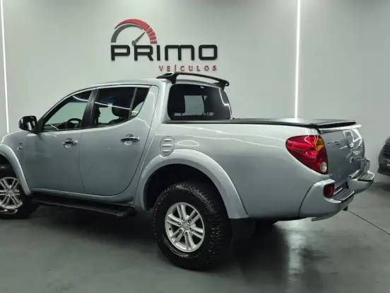 MITSUBISHI-L200 TRITON-3.2 HPE 4X4 CD 16V TURBO INTERCOOLER DIESEL 4P AUTOMÁTICO MITSUBISHI-L200 TRITON-2015