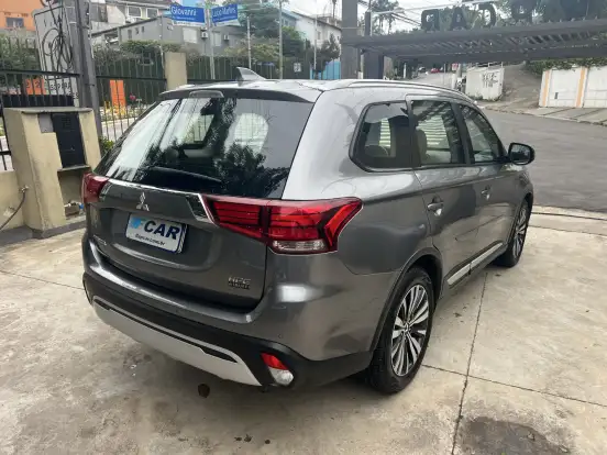 MITSUBISHI-OUTLANDER-2021