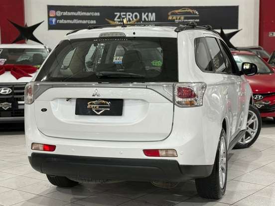 MITSUBISHI-OUTLANDER-2014
