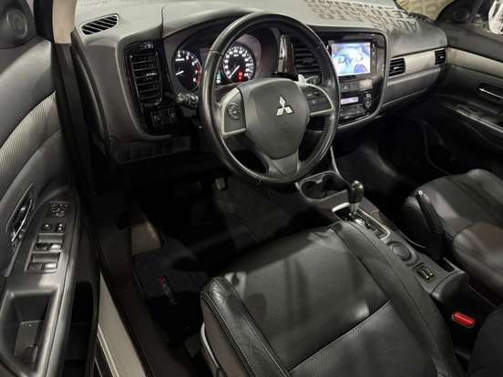 MITSUBISHI-OUTLANDER-2.0 16V GASOLINA 4P AUTOMÁTICO MITSUBISHI-OUTLANDER-2014
