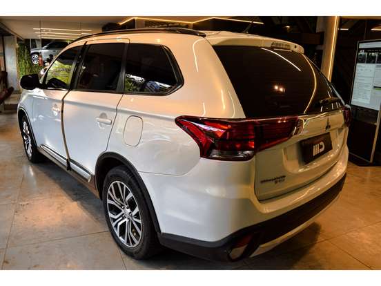 MITSUBISHI-OUTLANDER-2015