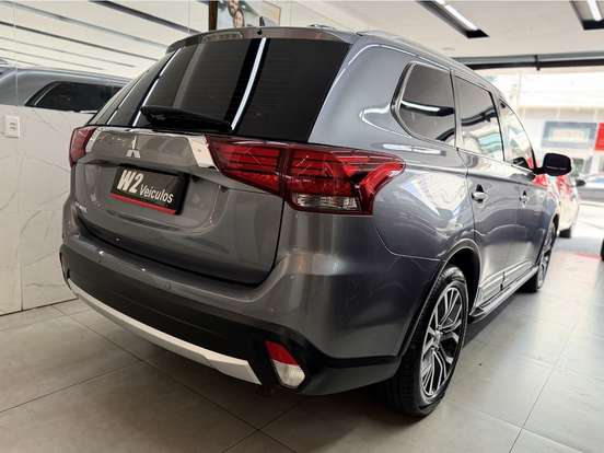 MITSUBISHI-OUTLANDER-2.0 COMFORT 16V GASOLINA 4P AUTOMÁTICO MITSUBISHI-OUTLANDER-2017
