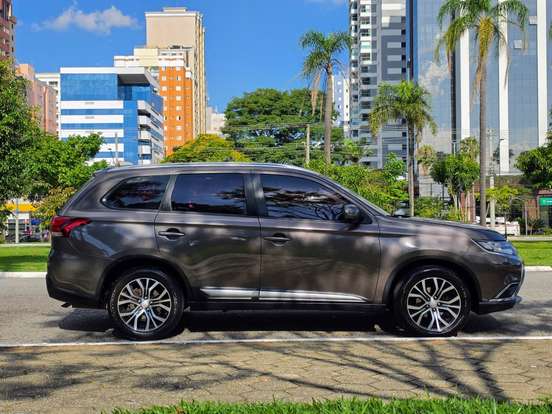 MITSUBISHI-OUTLANDER-2017