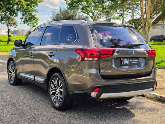 MITSUBISHI-OUTLANDER-2.0 COMFORT 16V GASOLINA 4P AUTOMÁTICO MITSUBISHI-OUTLANDER-2017