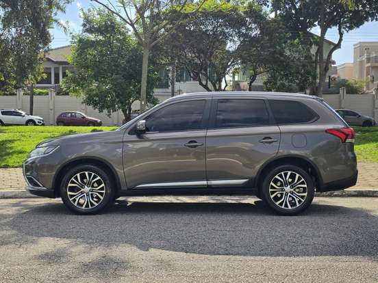 MITSUBISHI-OUTLANDER-2017