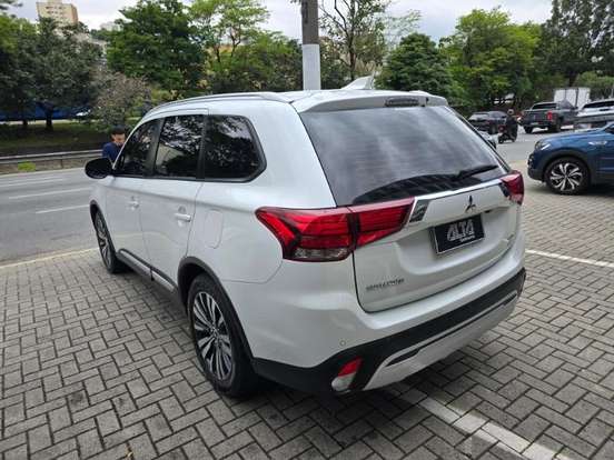 MITSUBISHI-OUTLANDER-2018