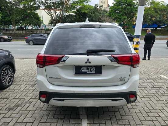 MITSUBISHI-OUTLANDER-2018