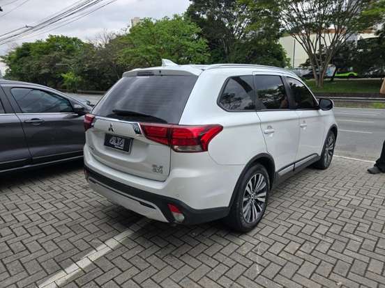 MITSUBISHI-OUTLANDER-2.0 MIVEC GASOLINA GLS AUTOMÁTICO MITSUBISHI-OUTLANDER-2018
