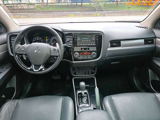 MITSUBISHI-OUTLANDER-2018