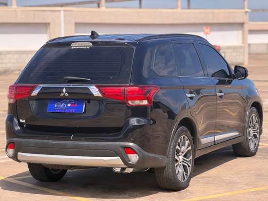 MITSUBISHI-OUTLANDER-2.2 4X4 16V DIESEL 4P AUTOMÁTICO MITSUBISHI-OUTLANDER-2015