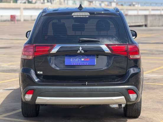 MITSUBISHI-OUTLANDER-2.2 4X4 16V DIESEL 4P AUTOMÁTICO MITSUBISHI-OUTLANDER-2015