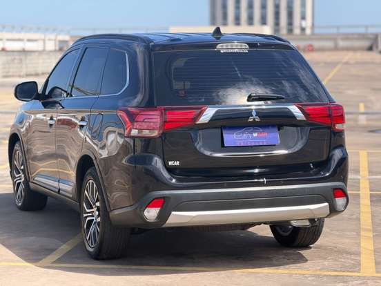 MITSUBISHI-OUTLANDER-2015