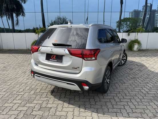 MITSUBISHI-OUTLANDER-2.2 MIVEC DI-D DIESEL HPE-S AWD AUTOMÁTICO MITSUBISHI-OUTLANDER-2018