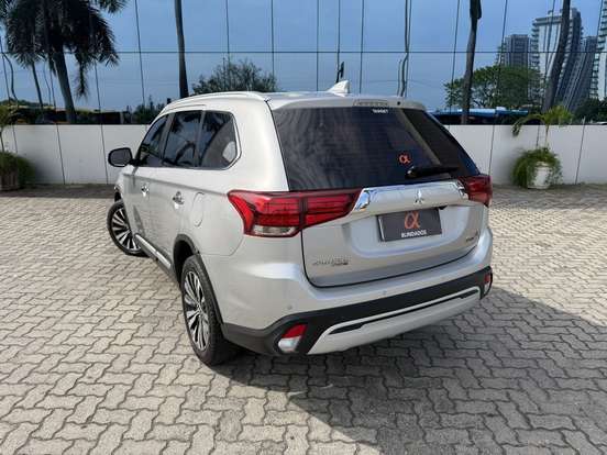 MITSUBISHI-OUTLANDER-2.2 MIVEC DI-D DIESEL HPE-S AWD AUTOMÁTICO MITSUBISHI-OUTLANDER-2018