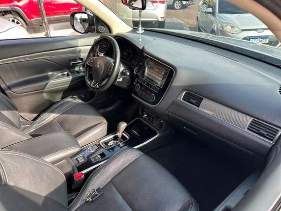 MITSUBISHI-OUTLANDER-2018