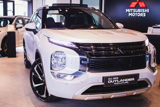 MITSUBISHI-OUTLANDER-2025