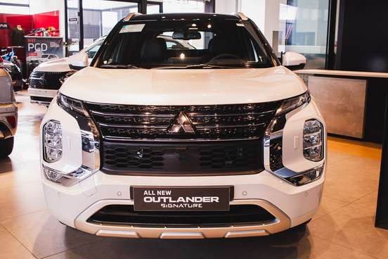 MITSUBISHI-OUTLANDER-2025