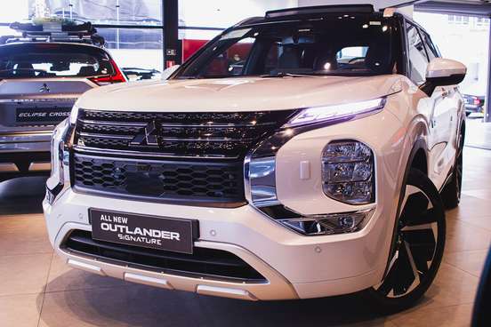 MITSUBISHI-OUTLANDER-2025
