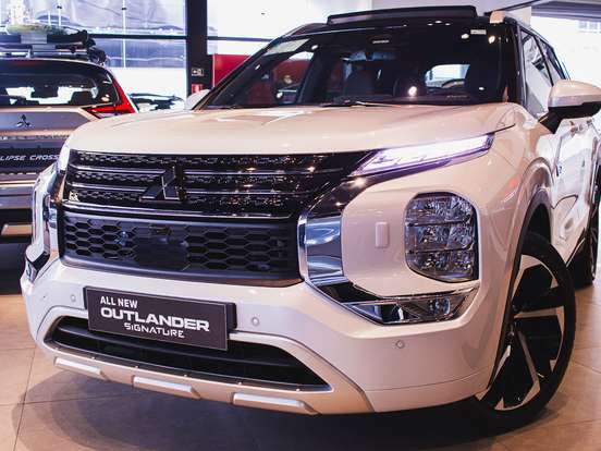MITSUBISHI-OUTLANDER-2.4 PHEV SIGNATURE S-AWC DHT MITSUBISHI-OUTLANDER-2025
