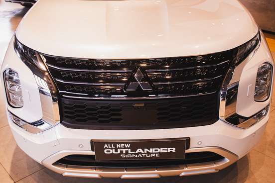 MITSUBISHI-OUTLANDER-2025