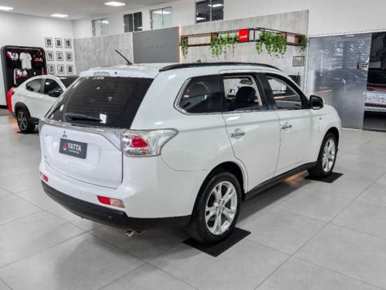 MITSUBISHI-OUTLANDER-3.0 GT 4X4 V6 24V GASOLINA 4P AUTOMÁTICO MITSUBISHI-OUTLANDER-2014