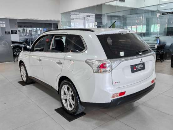 MITSUBISHI-OUTLANDER-3.0 GT 4X4 V6 24V GASOLINA 4P AUTOMÁTICO MITSUBISHI-OUTLANDER-2014