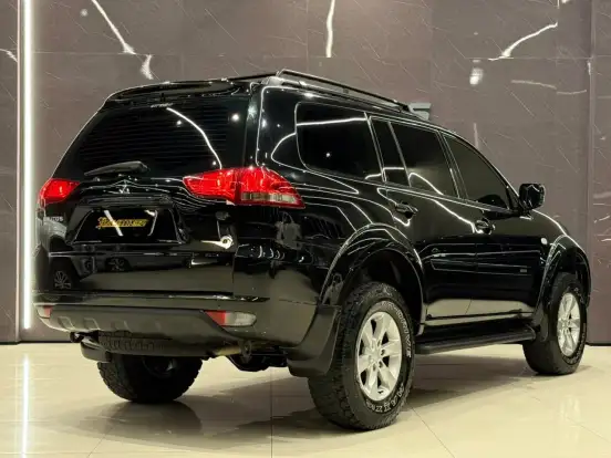 MITSUBISHI-PAJERO-2016