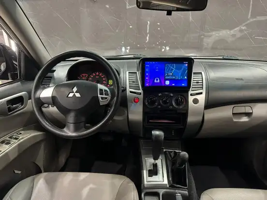 MITSUBISHI-PAJERO-2016