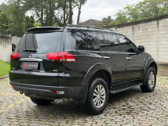 MITSUBISHI-PAJERO-2016