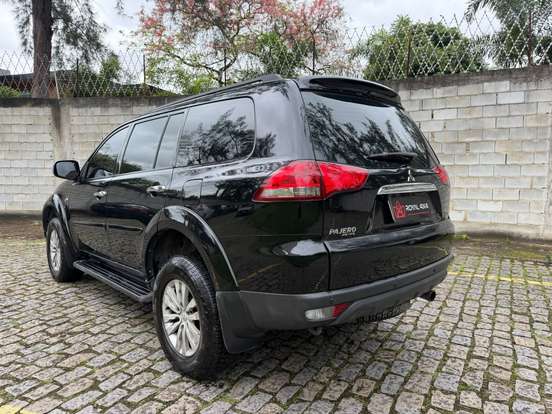 MITSUBISHI-PAJERO-2016