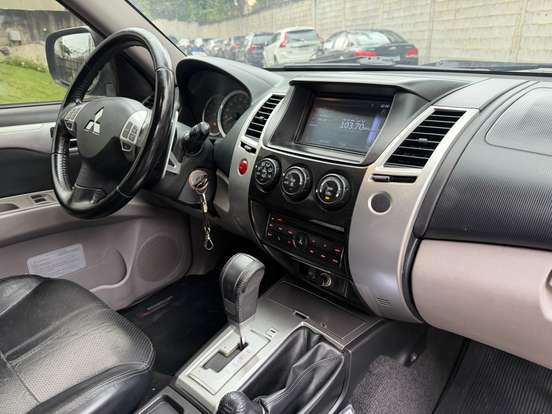 MITSUBISHI-PAJERO-2016