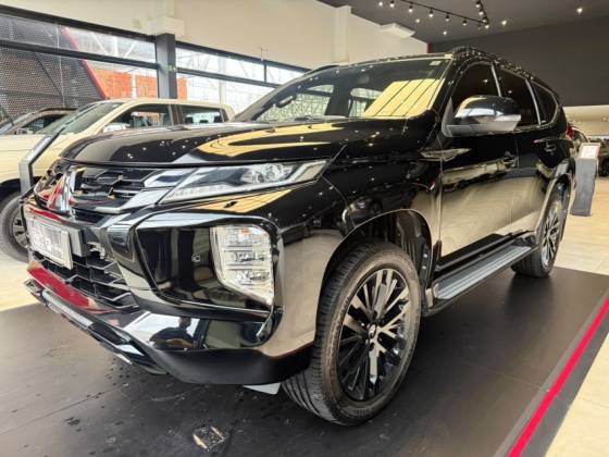 MITSUBISHI PAJERO SPORT 2.4 16V MIVEC TURBO DIESEL LEGEND BLACK AWD AUTOMÁTICO