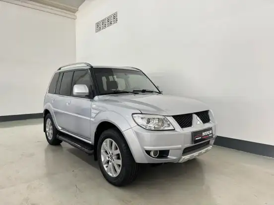 MITSUBISHI-PAJERO TR4-2.0 4X4 16V 140CV FLEX 4P AUTOMÁTICO MITSUBISHI-PAJERO TR4-2010