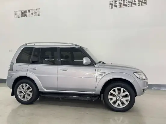 MITSUBISHI-PAJERO TR4-2010
