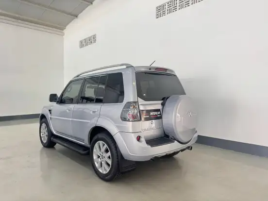 MITSUBISHI-PAJERO TR4-2.0 4X4 16V 140CV FLEX 4P AUTOMÁTICO MITSUBISHI-PAJERO TR4-2010