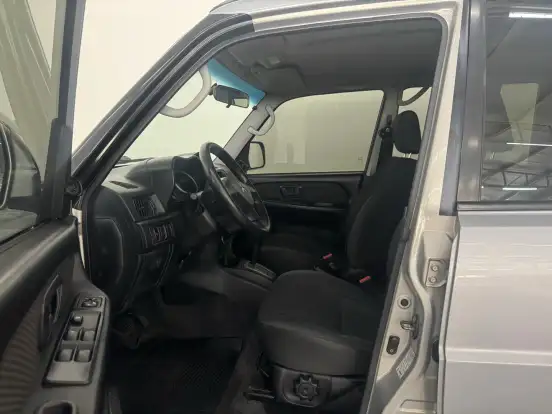 MITSUBISHI-PAJERO TR4-2010