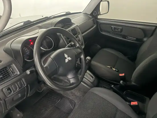 MITSUBISHI-PAJERO TR4-2010