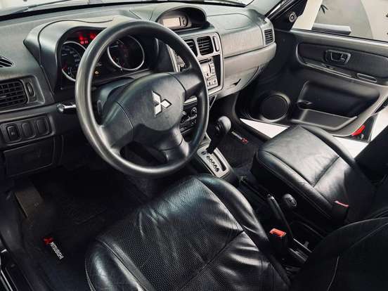 MITSUBISHI-PAJERO TR4-2010