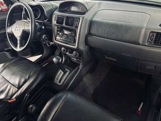 MITSUBISHI-PAJERO TR4-2010