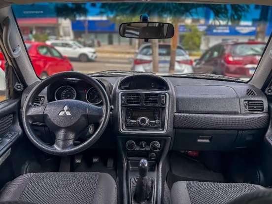 MITSUBISHI-PAJERO TR4-2011