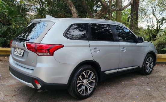 MITSUBISHI-OUTLANDER-2016