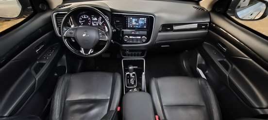 MITSUBISHI-OUTLANDER-2016