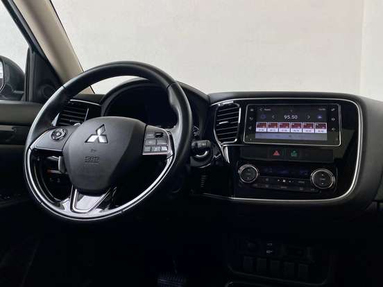 MITSUBISHI-OUTLANDER-3.0 GT 4X4 V6 24V GASOLINA 4P AUTOMÁTICO MITSUBISHI-OUTLANDER-2017